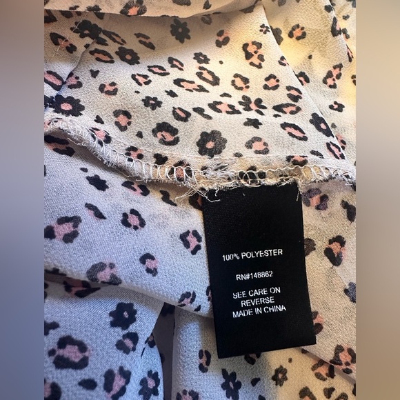 Torrid Leopard Print Twist Front Chiffon Tunic Pink Blouse Top Size 3 - Picture 6 of 6